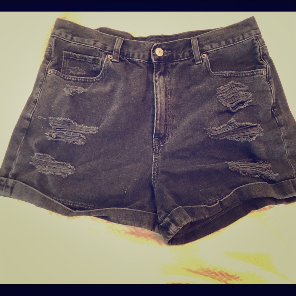 American Eagle Distressed Mom Short